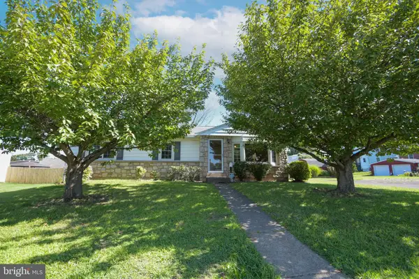 215 School Ln, TELFORD, PA 18969