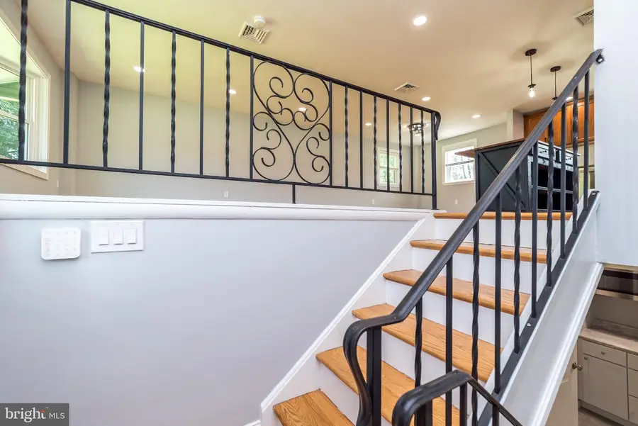 402 N Layfield Rd, Perkiomenville, PA 18074 - #3