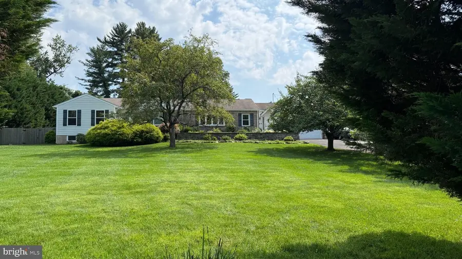 1484 Grasshopper Rd, Huntingdon Valley, PA 19006 - #2