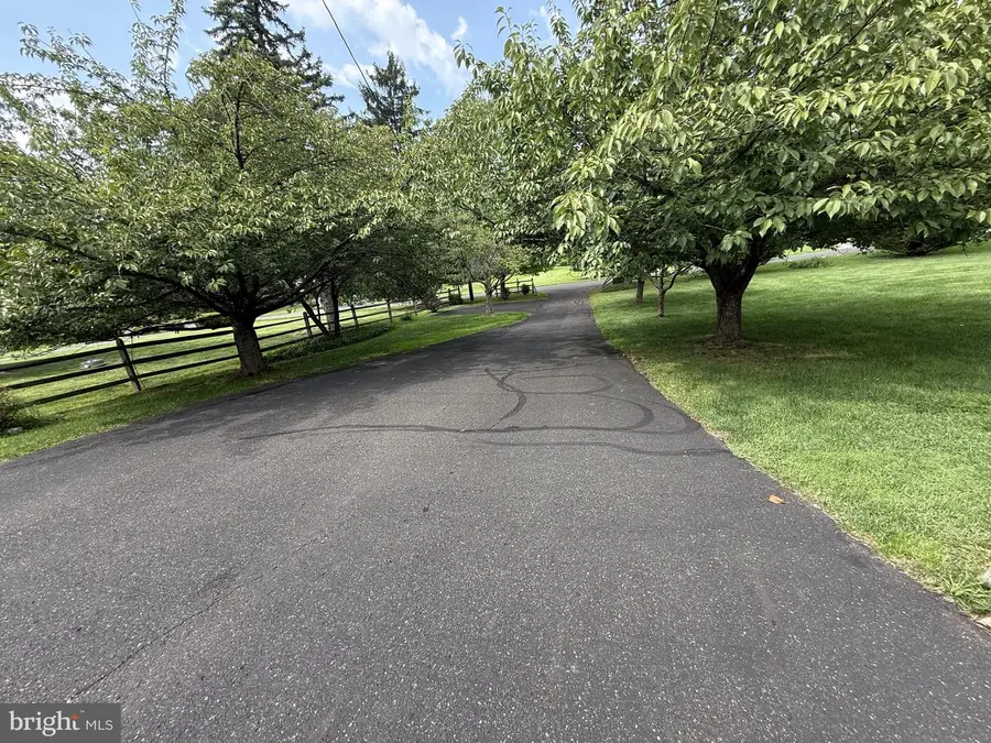 1484 Grasshopper Rd, Huntingdon Valley, PA 19006 - #3