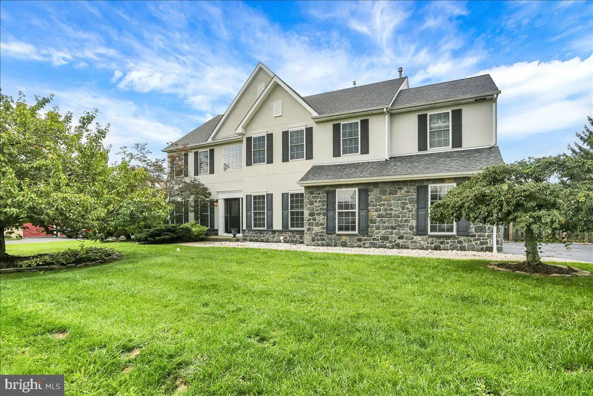 135 Walter Dr, Gilbertsville, PA 19525 - #1