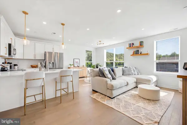 919 Riverplace Dr, CONSHOHOCKEN, PA 19428