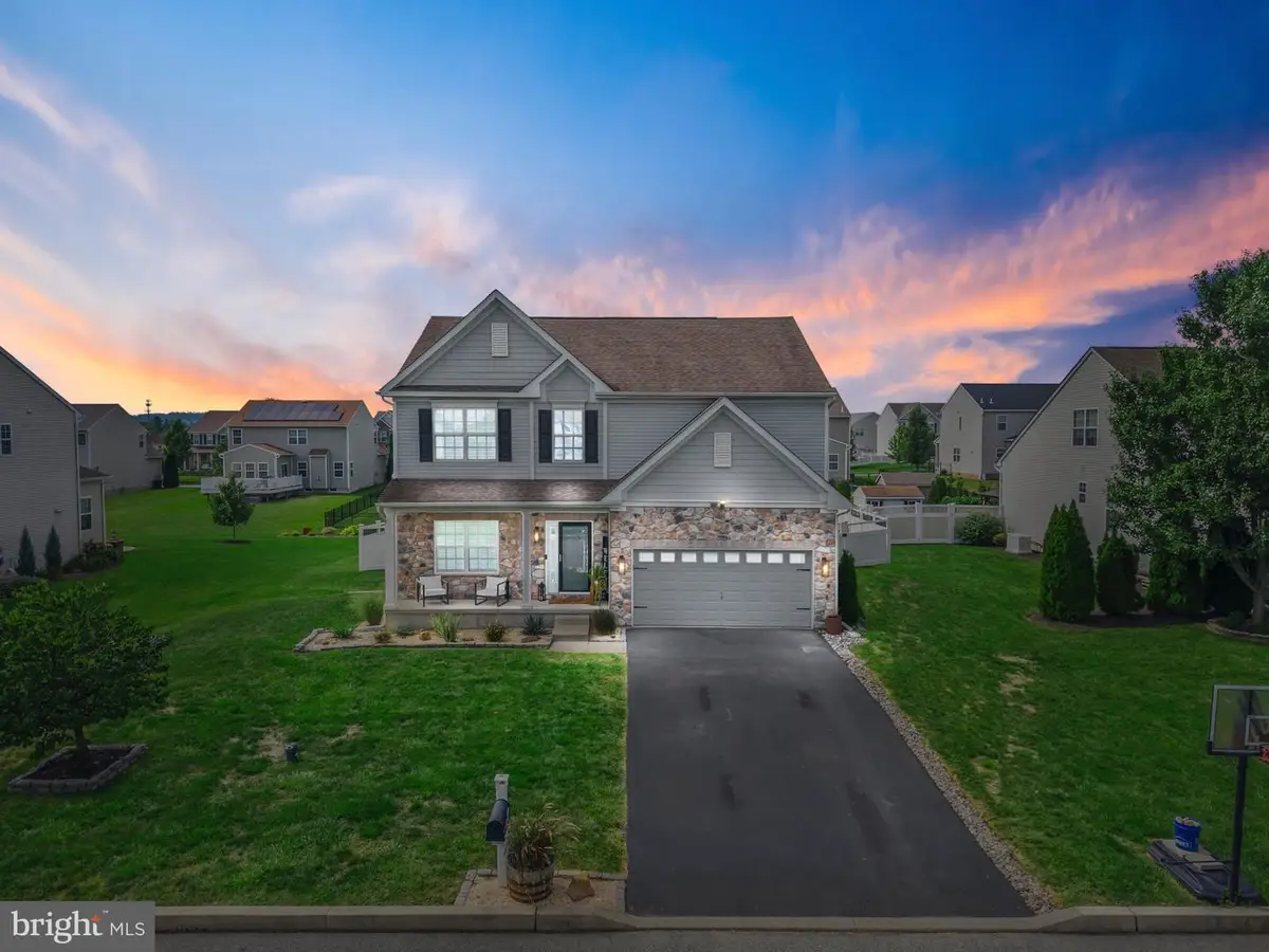 195 Westbury Dr, Gilbertsville, PA 19525 - #1