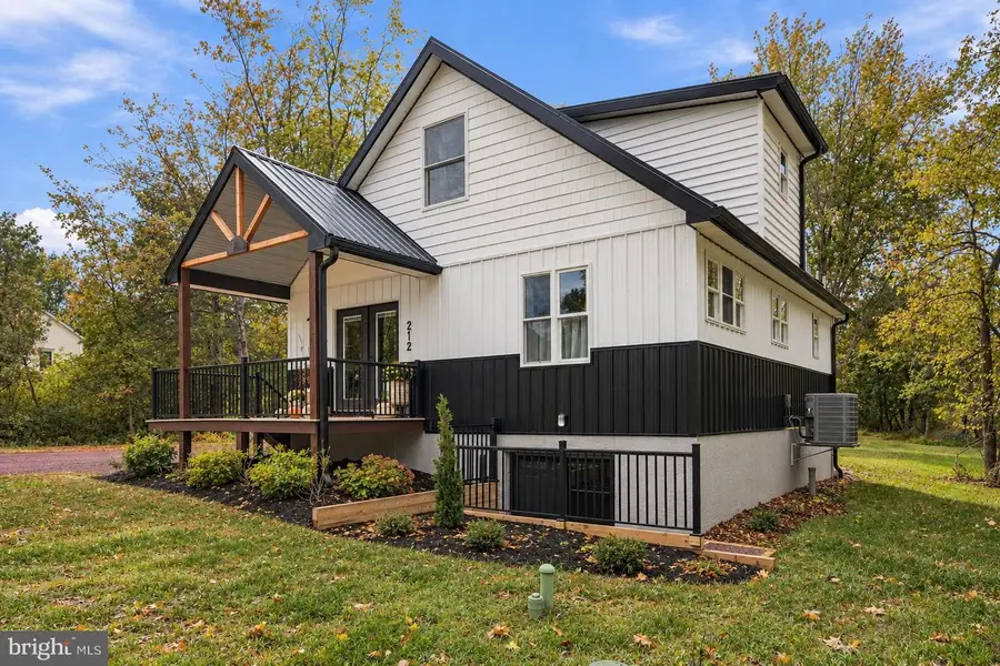 212 Pine Ford Rd, Pottstown, PA 19464 - #2