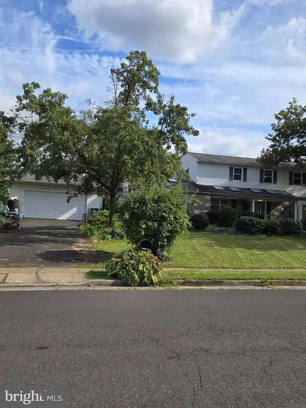 3549 Meadowlark Dr, HUNTINGDON VALLEY, PA 19006