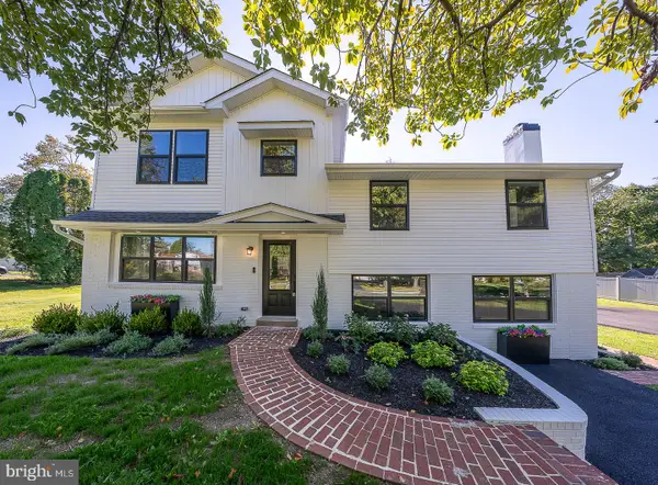 942 Surrey Dr, BLUE BELL, PA 19422