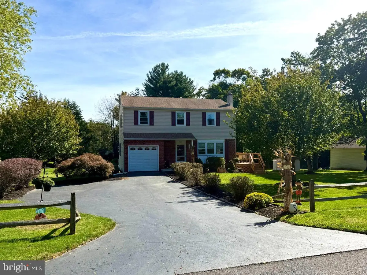 902 Valley Rd, Blue Bell, PA 19422 - #1