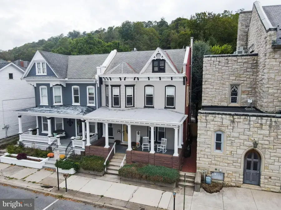 125 E 3rd St, Lewistown, PA 17044 - Image #2