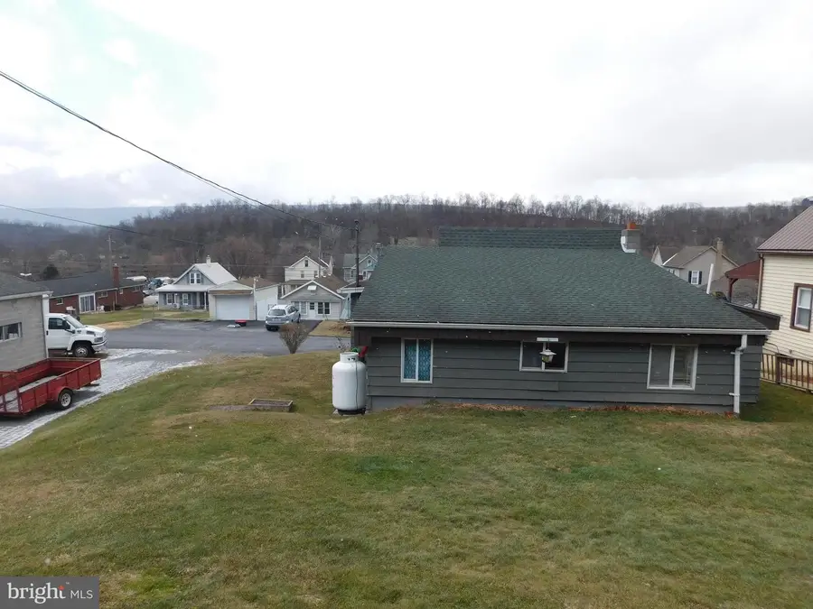 812 Roosevelt Avenue, Lewistown, PA 17044 - Image #2