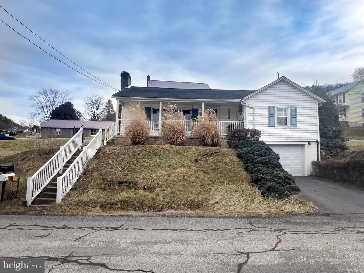 186 W Railroad St, Reedsville, PA 17084 - #1