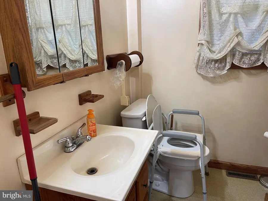 36 Railroad St, Lewistown, PA 17044 - #3