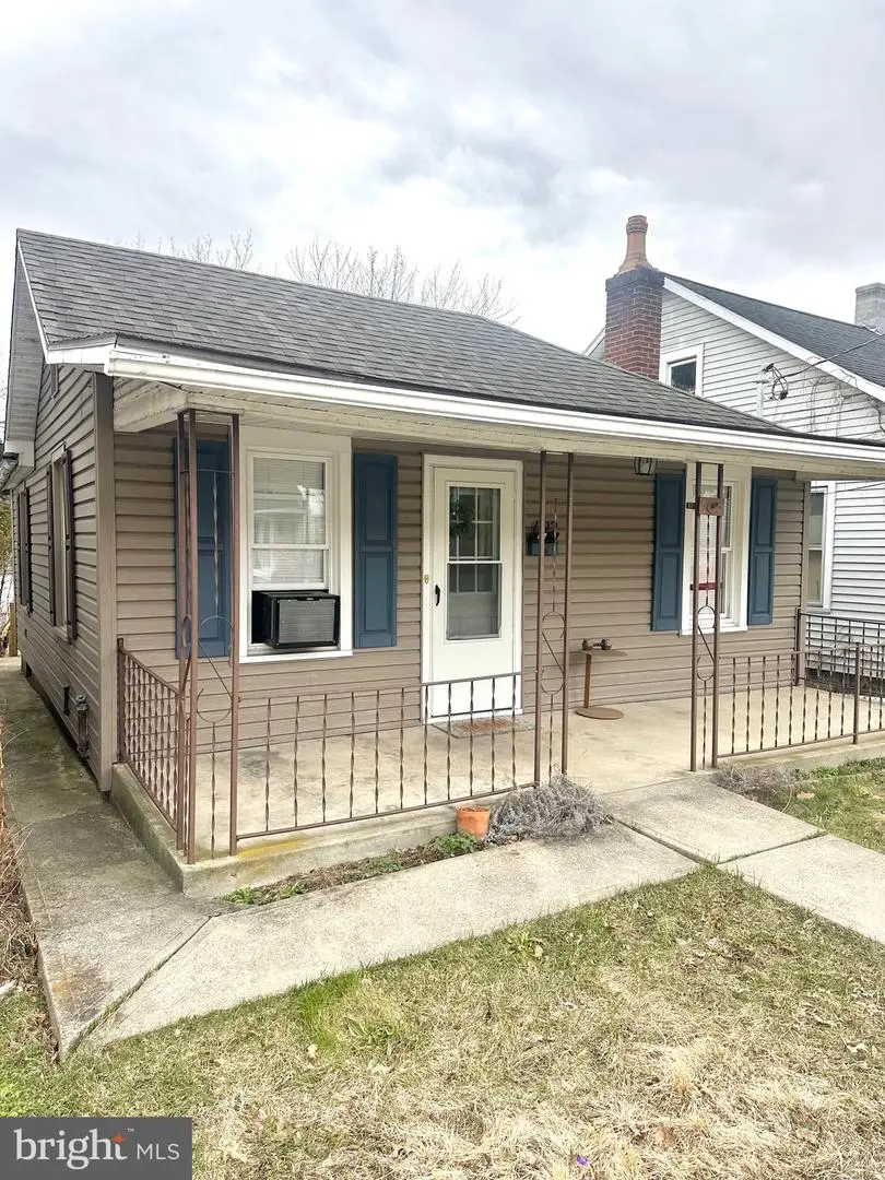 622 W 5th St, Lewistown, PA 17044 - #1