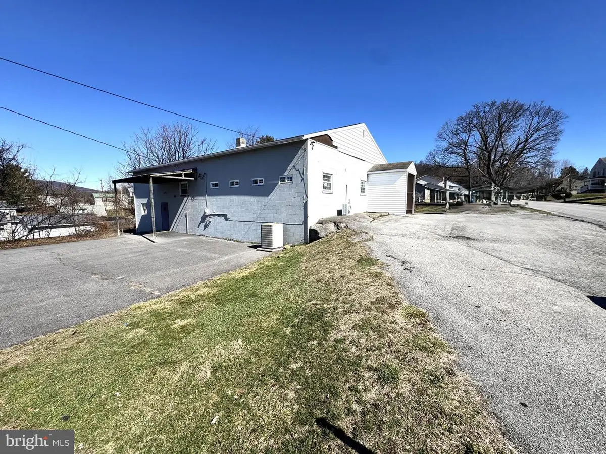 401 Yale St, Lewistown, PA 17044 - #1