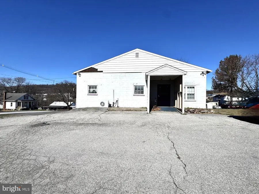 401 Yale St, Lewistown, PA 17044 - #3