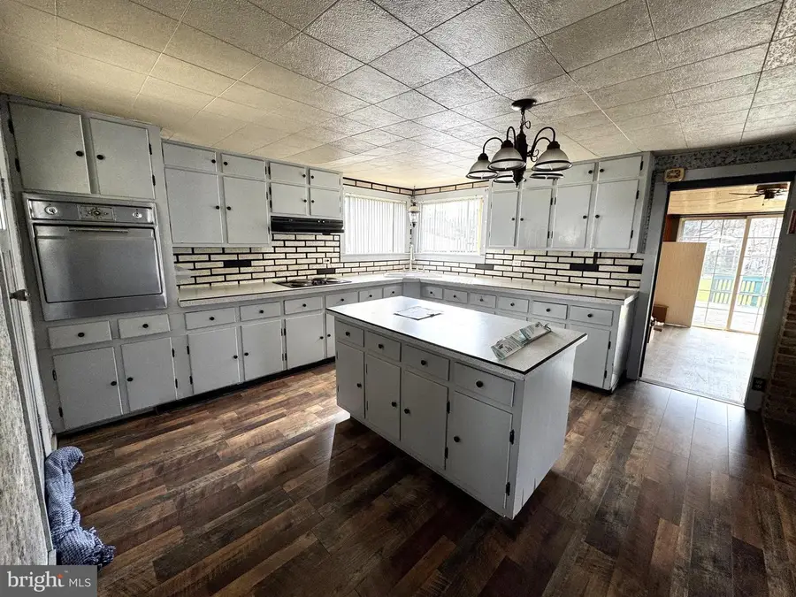 12 Maclay St, Milroy, PA 17063 - #3