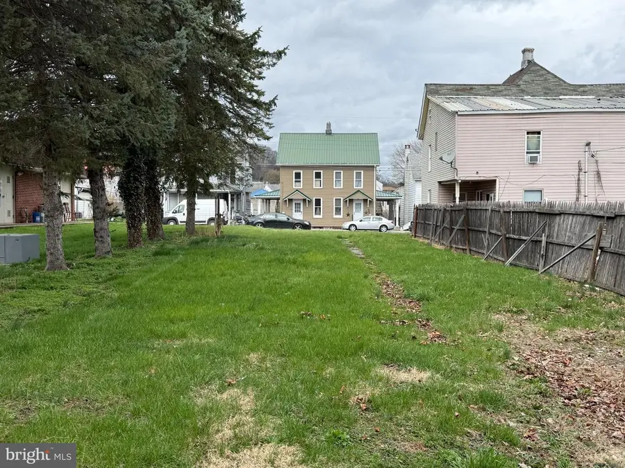 122 Chestnut St, Lewistown, PA 17044 - #3
