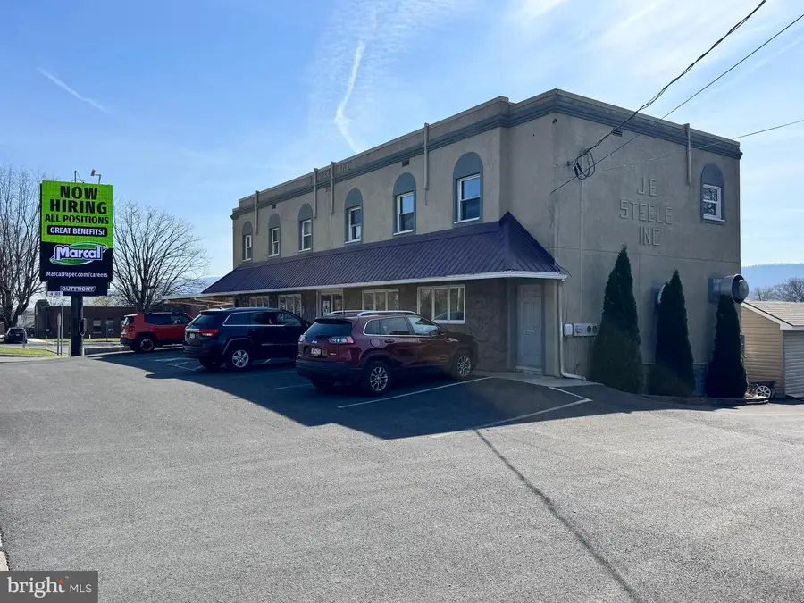 1242 W 4th St, Lewistown, PA 17044 - #2