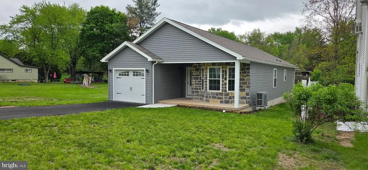 402 8th Ave, Burnham, PA 17009 - #1