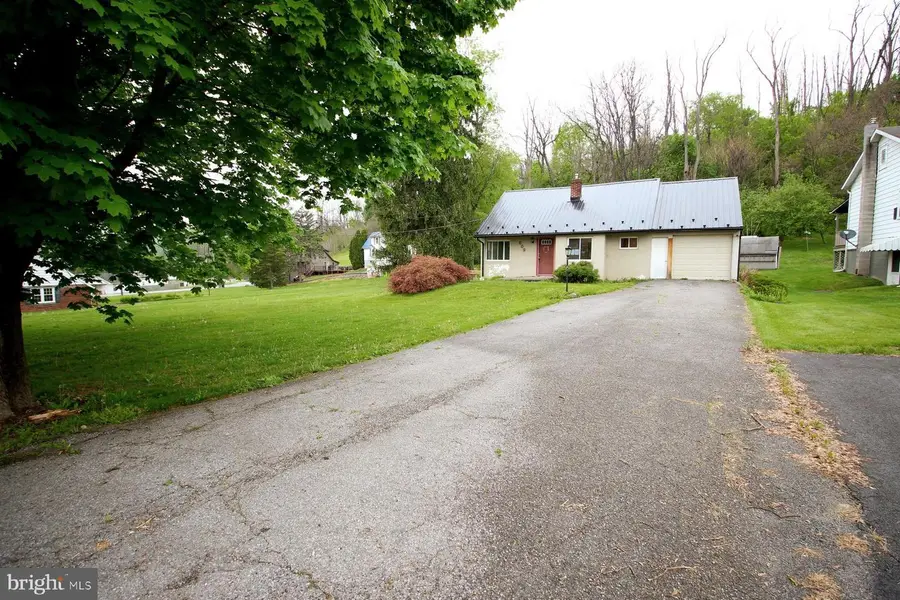 609 Harvard St, Lewistown, PA 17044 - #3