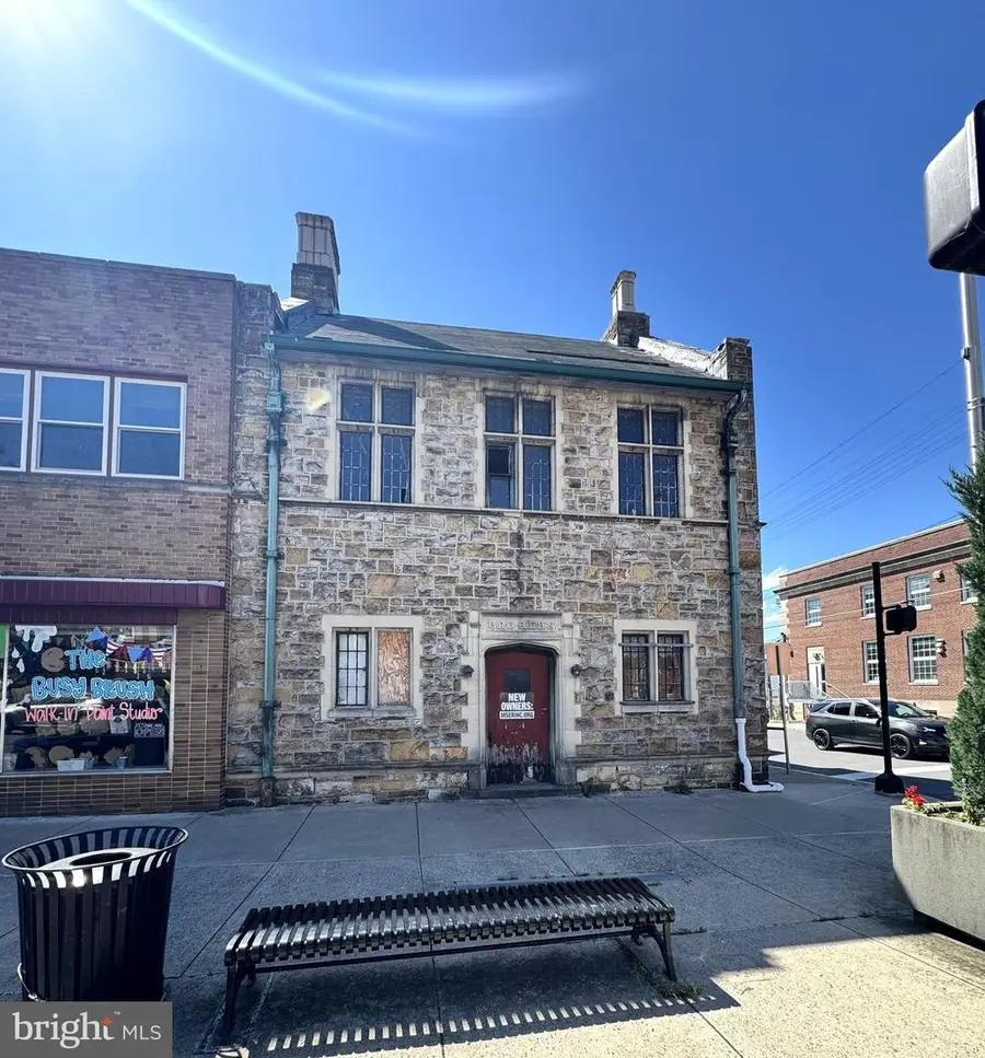 48 W Market St, Lewistown, PA 17044 - #3