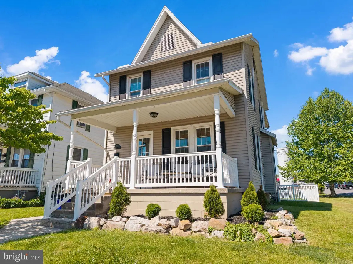 521 S Wayne St, Lewistown, PA 17044 - #1