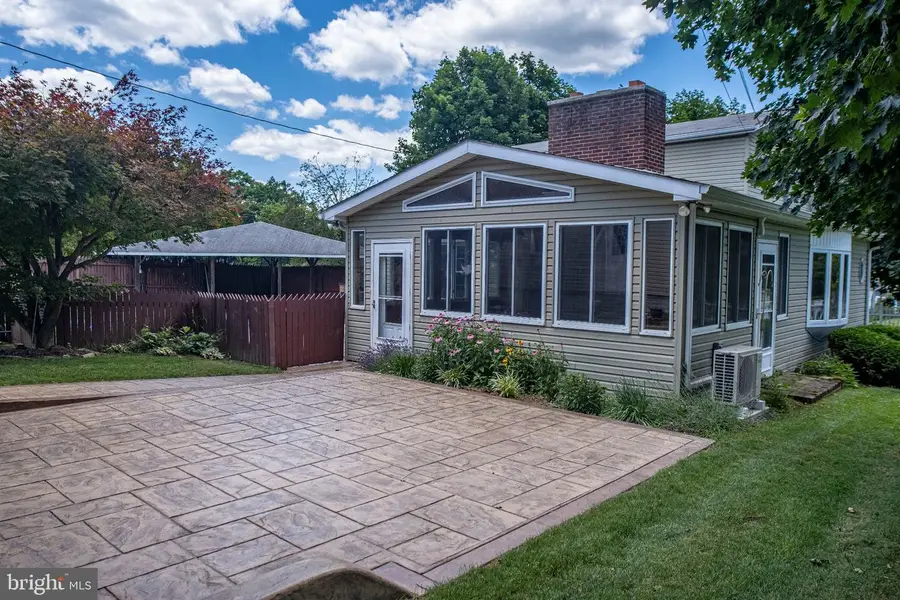 420 Yale St, Lewistown, PA 17044 - #2