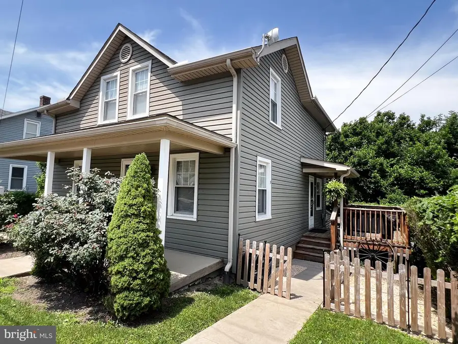 425 E Freedom Ave, Burnham, PA 17009 - #2
