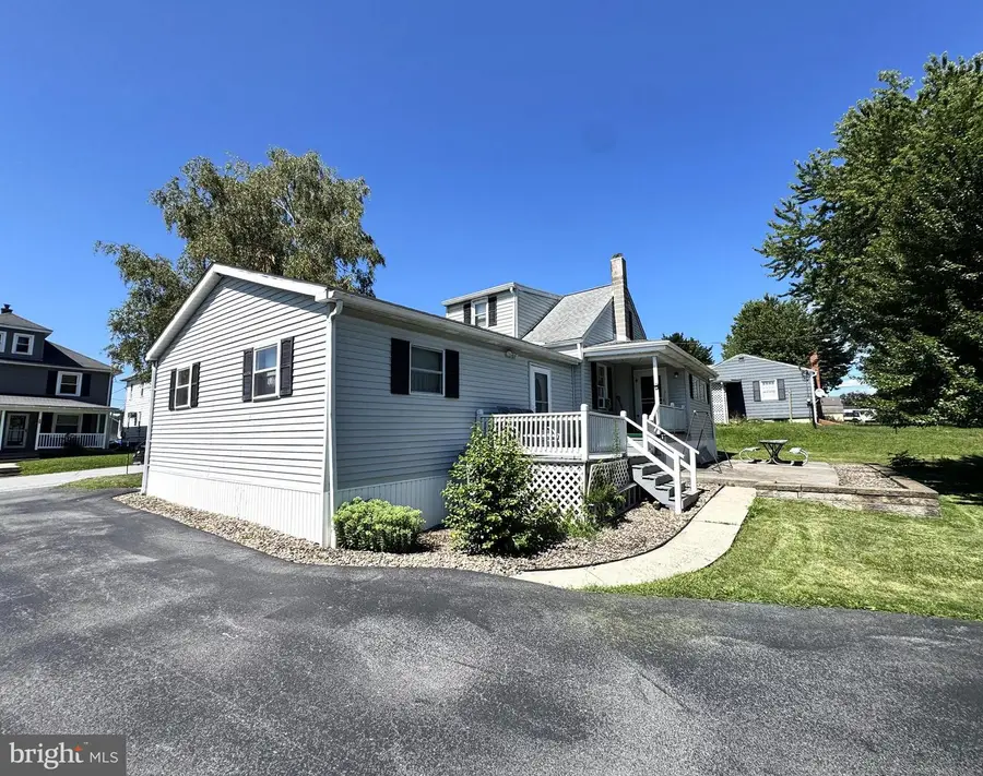 422 Princeton St, Lewistown, PA 17044 - #3