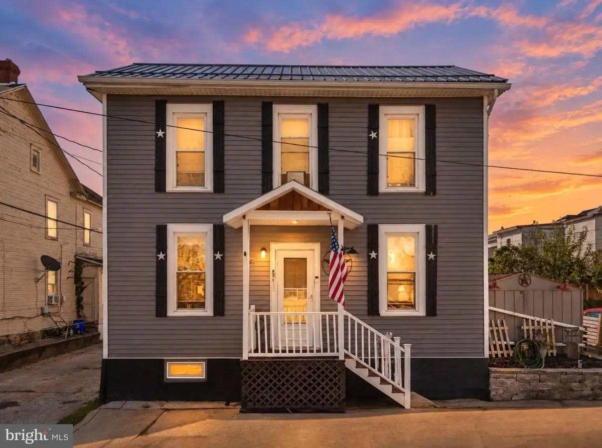 206 S Spruce St, Lewistown, PA 17044 - #1