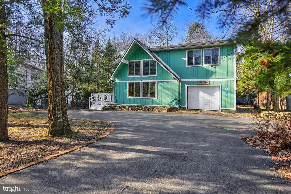 1159 Thunder Dr, Pocono Summit, PA 18346 - Image #1