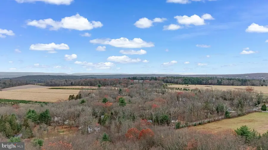 117 Edgewood Ln, Kunkletown, PA 18058 - Image #3