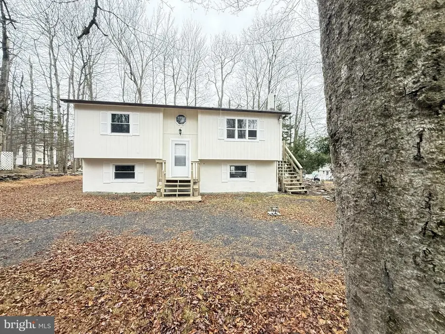 8066 Red Squirrel Dr, Tobyhanna, PA 18466 - Image #2