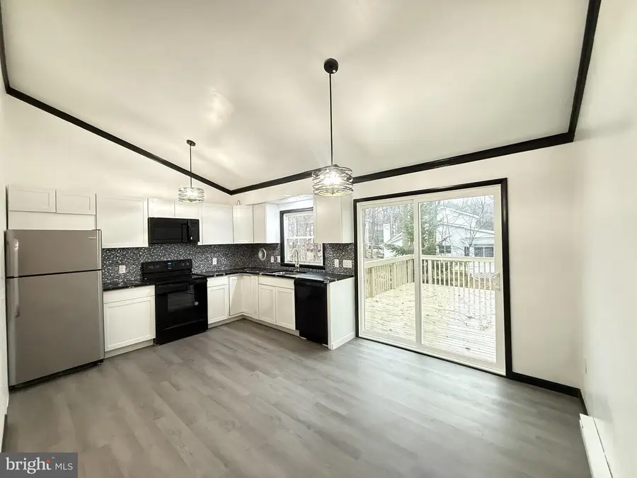 8066 Red Squirrel Dr, Tobyhanna, PA 18466 - Image #3