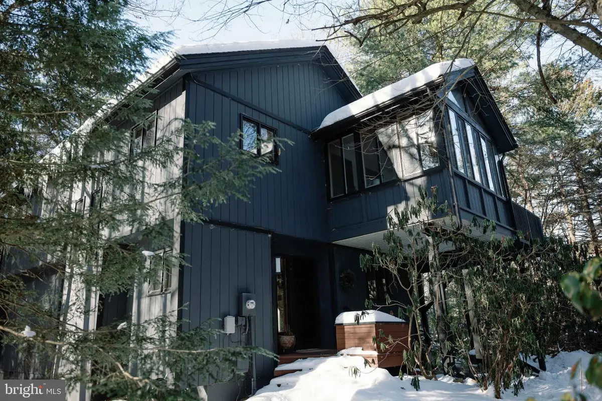 196 Split Rock Ln, Pocono Pines, PA 18350 - Image #1