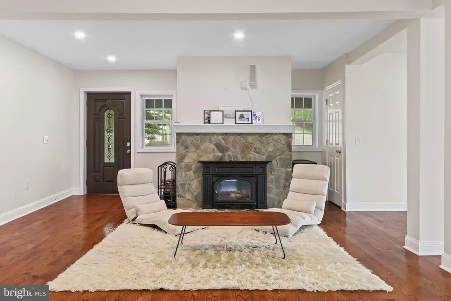 521 Greenview Dr, Saylorsburg, PA 18353 - Image #2