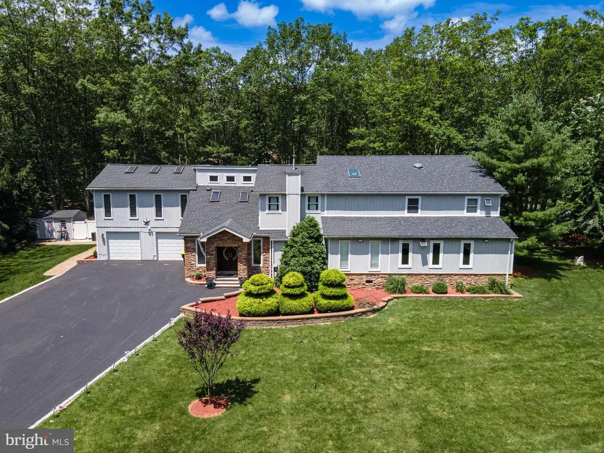 1555 Longleaf Dr, Effort, PA 18330 - Image #1