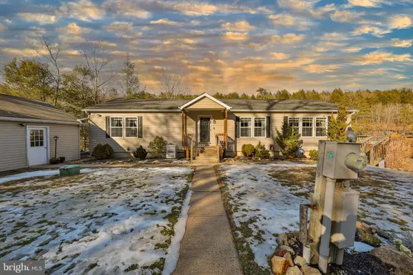 1242 Blue Mountain Cir, SAYLORSBURG, PA 18353