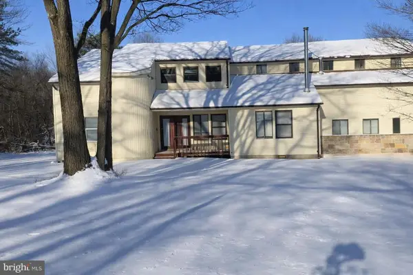 1689 Clover Rd, LONG POND, PA 18334