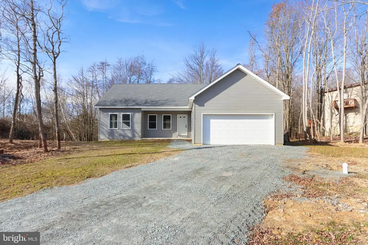 102 Eagle View Run Dr, Long Pond, PA 18334 - Image #1