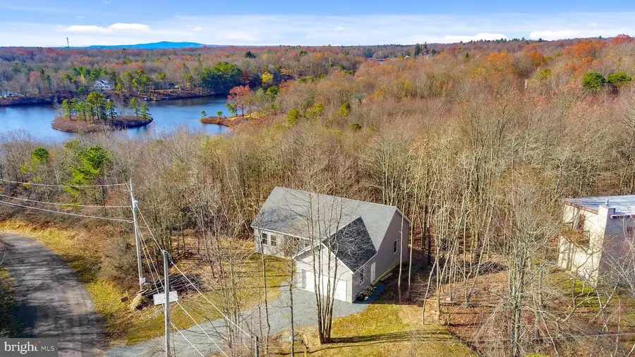 102 Eagle View Run Dr, Long Pond, PA 18334 - Image #2