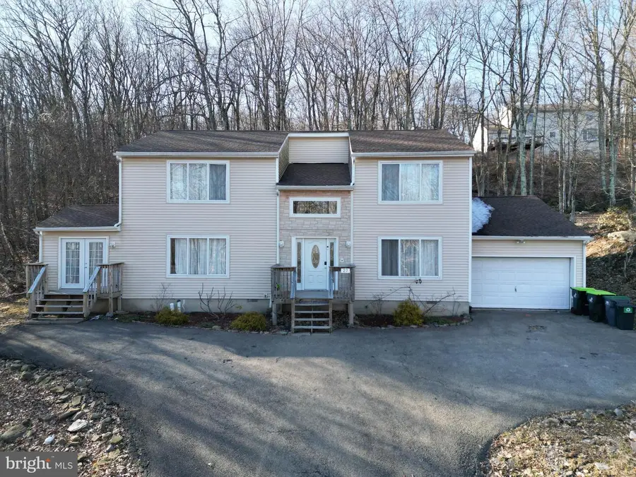 27 Brunswick Dr, Mount Pocono, PA 18344 - Image #3