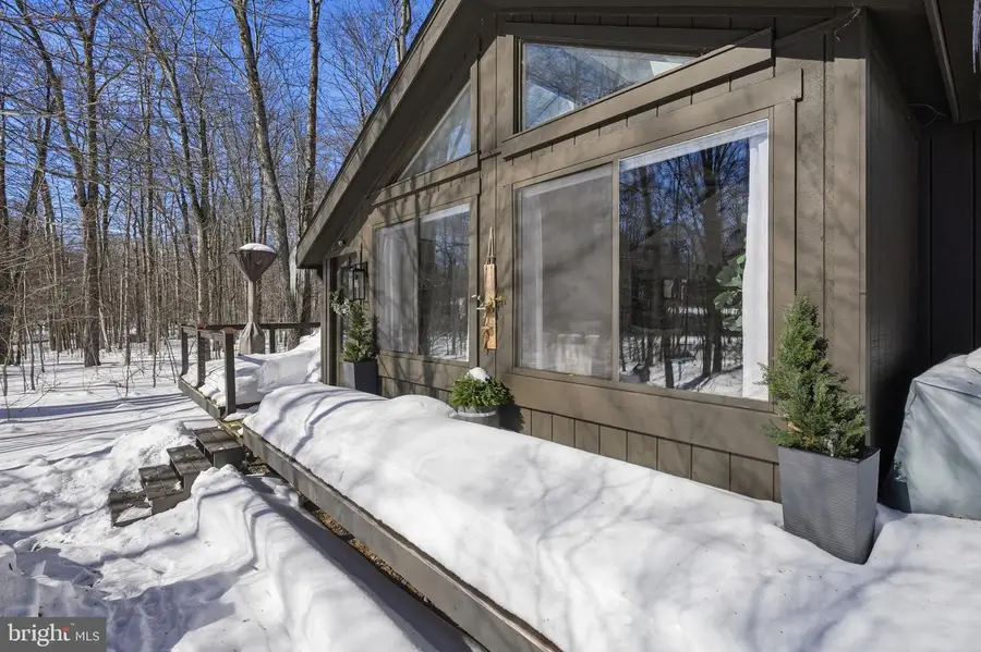 2105 Blue Ox Rd, Pocono Pines, PA 18350 - #2