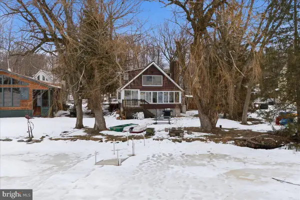 7698 Lake Shore Dr, POCONO LAKE, PA 18347