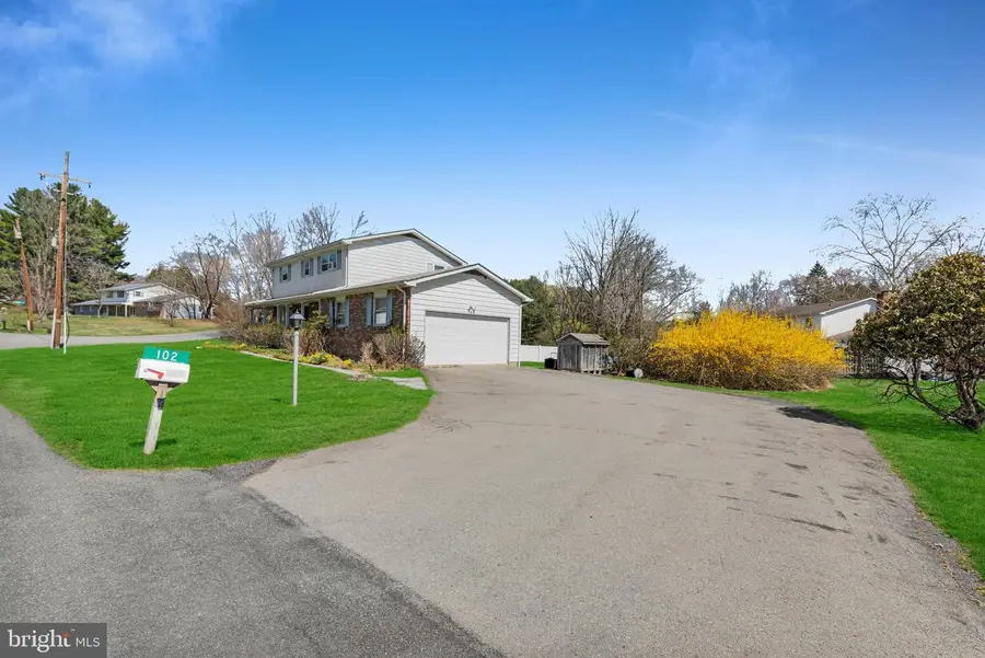 102 Valley Stream Rd, Stroudsburg, PA 18360 - #2