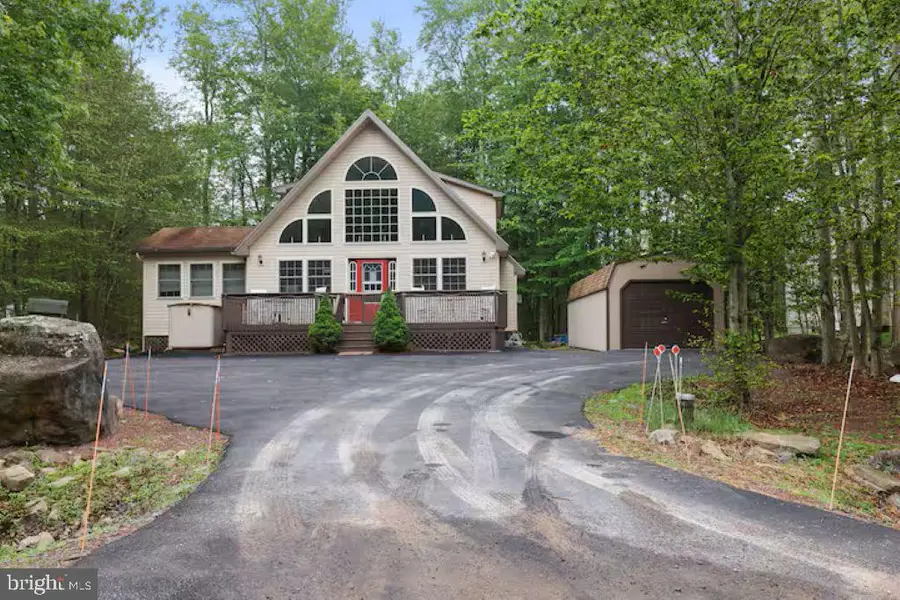 7118 Winnebago Dr, Pocono Lake, PA 18347 - #2
