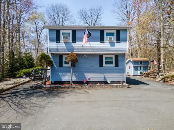 945 Country Place Dr, TOBYHANNA, PA 18466