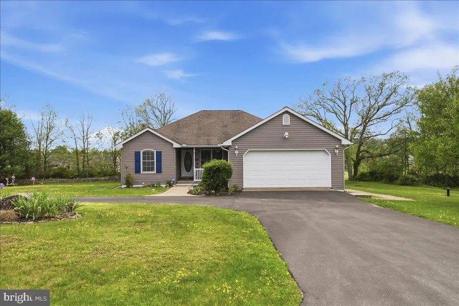 166 Regency Ln, Brodheadsville, PA 18322 - #2