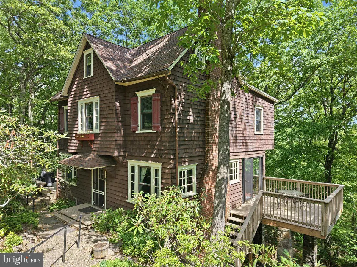 90 Oak Ln, Pocono Manor, PA 18349 - #1