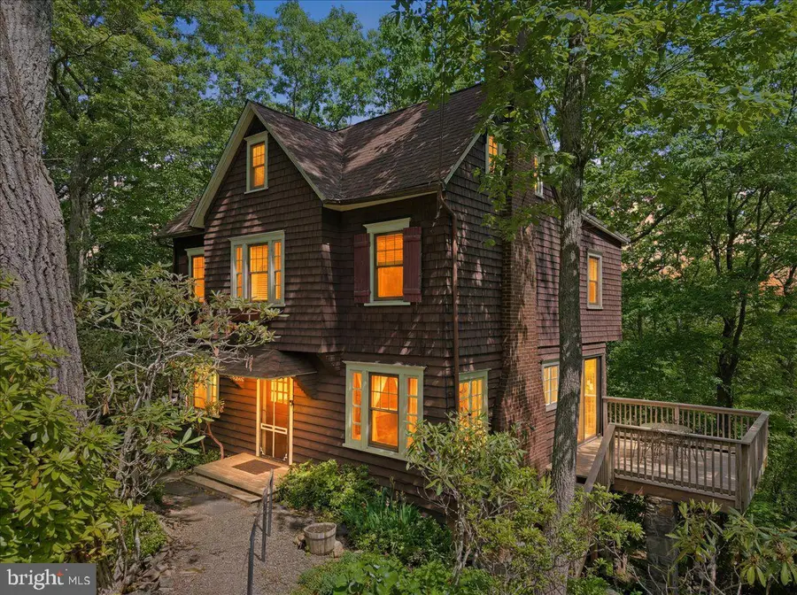 90 Oak Ln, Pocono Manor, PA 18349 - #3