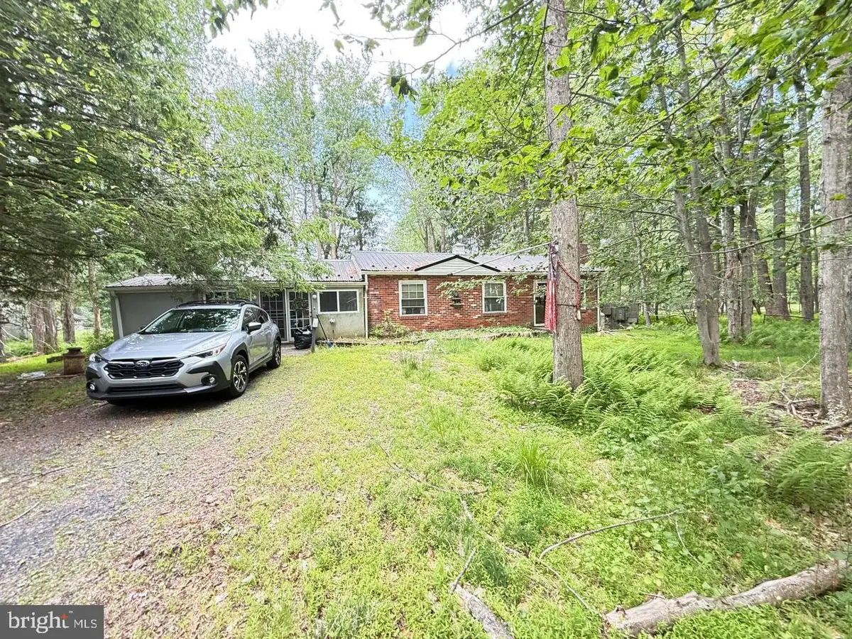 446 Stillwater Dr, Pocono Summit, PA 18346 - #1